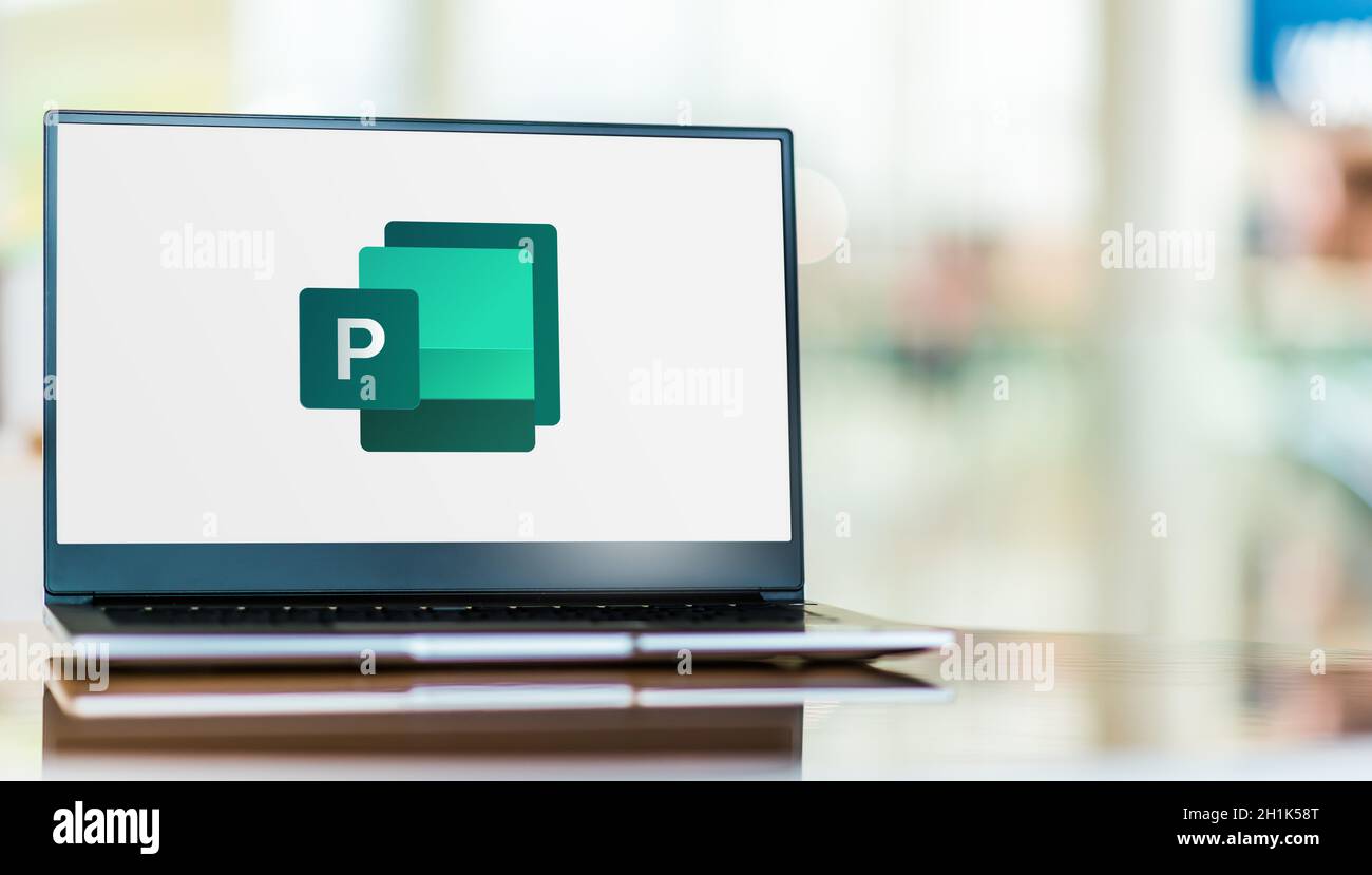 POZNAN, POL - SEP 23, 2020: Laptop-Computer mit Logo von Microsoft Publisher, eine Desktop-Publishing-Anwendung, Teil der Office-Familie softwa Stockfoto