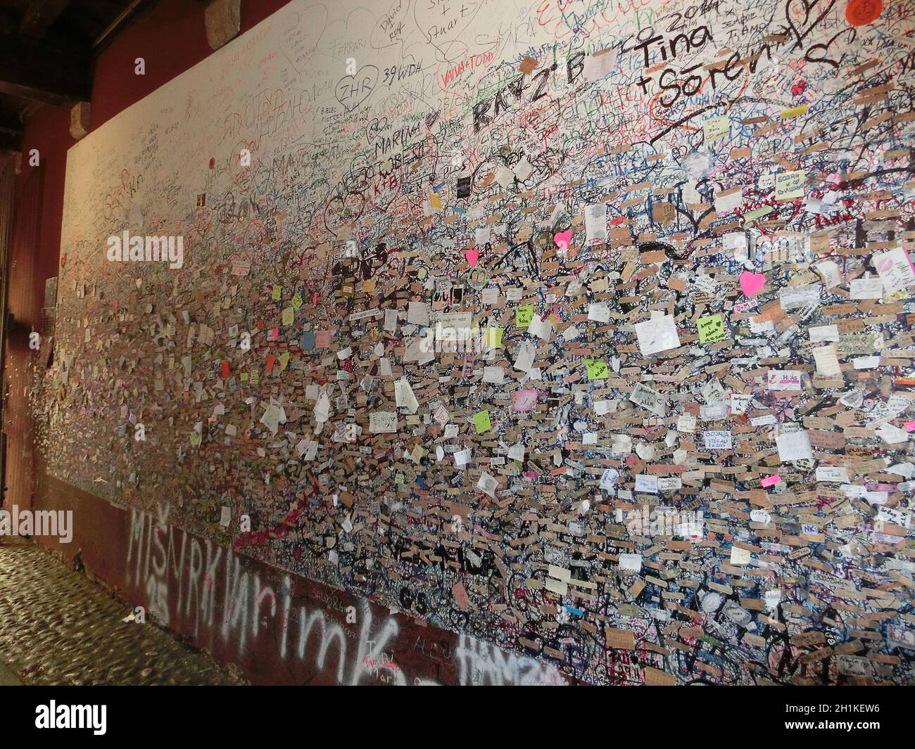 Verona, Italien - 22. September 2014: Lovers Wall in verona Italien, große Wand von Graffiti auf Graffiti in Verona, Italien am 22. September 2014 Stockfoto