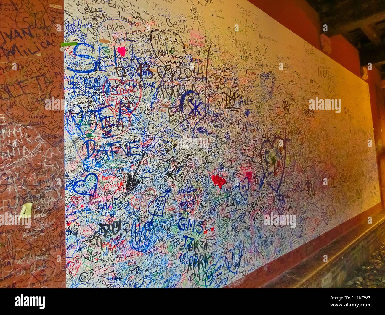 Verona, Italien - 22. September 2014: Lovers Wall in verona Italien, große Wand von Graffiti auf Graffiti in Verona, Italien am 22. September 2014 Stockfoto