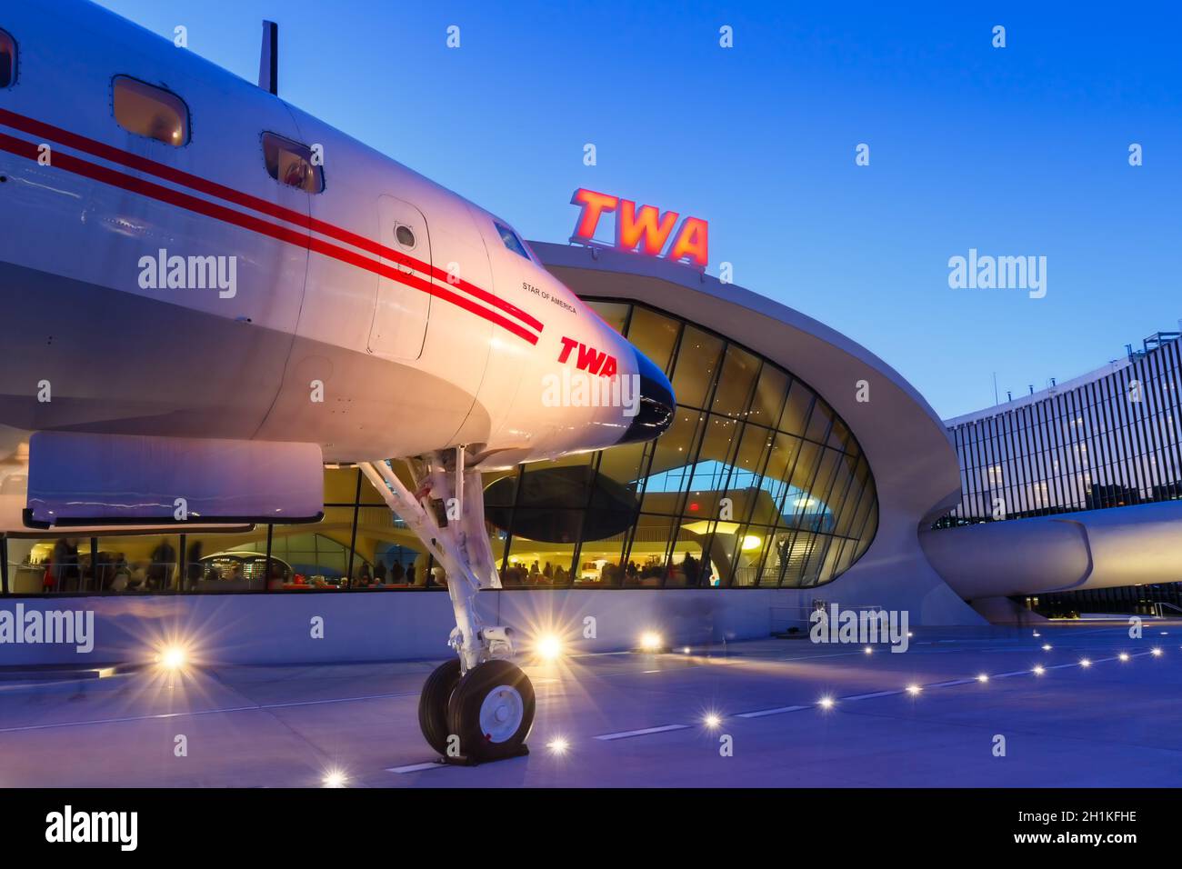 New York City, New York - 29. Februar 2020: TWA Trans World Airlines Lockheed L1649A Starliner Connie Flugzeug am New York JFK Airport in den Vereinigten Staaten Stockfoto