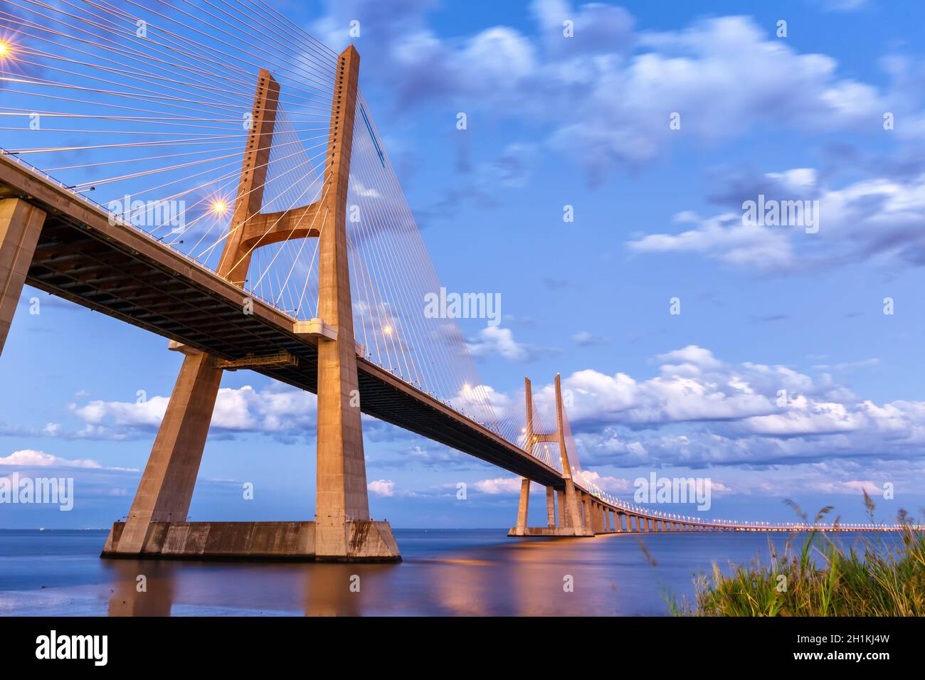 Lissabon Portugal Brücke Ponte Vasco da Gama über Tejo Fluss Stadt Reisen Stockfoto