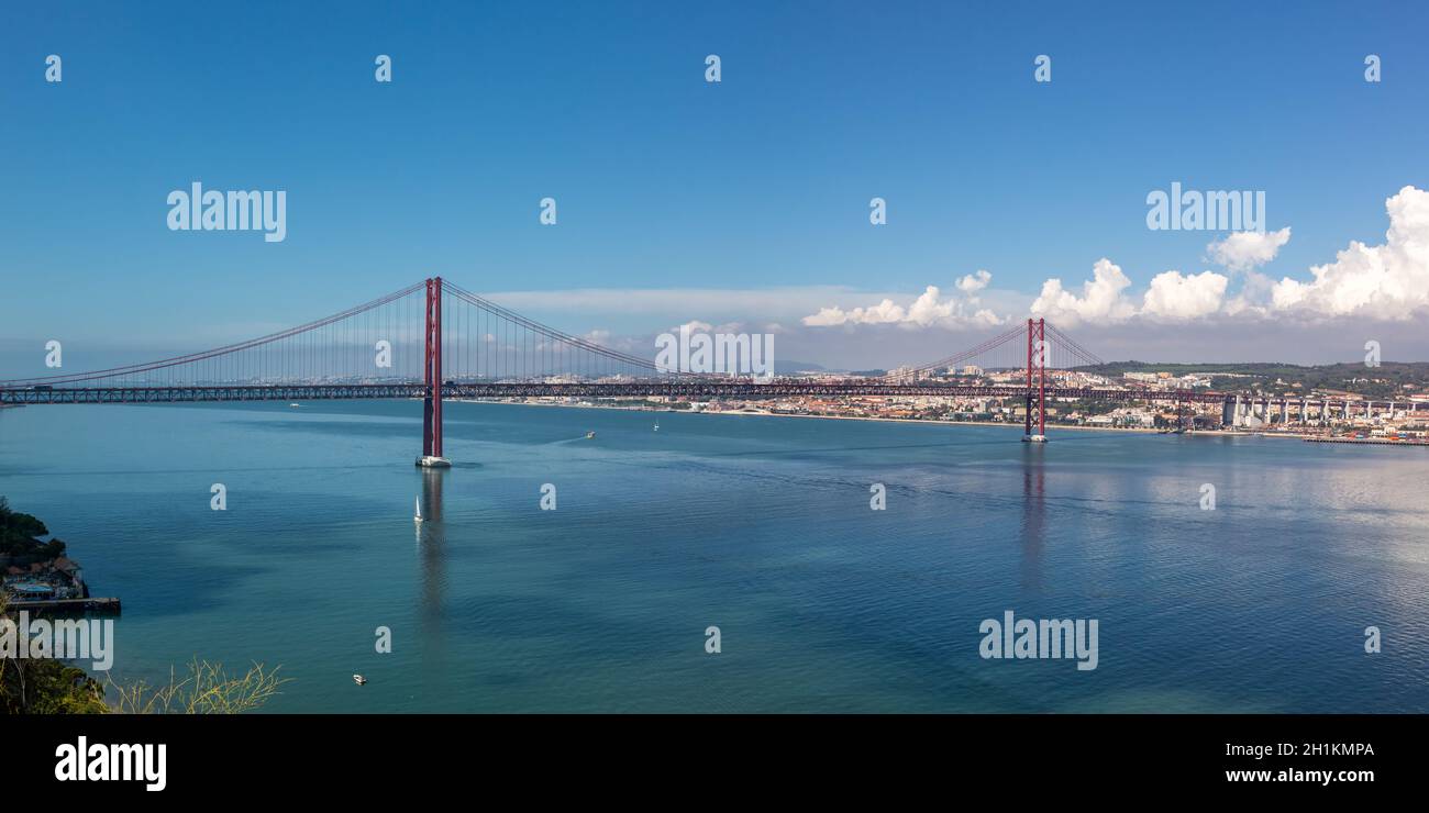Lissabon Portugal Brücke Ponte 25 de Abril über Tejo Fluss Panorama Stadt Reisen Stockfoto