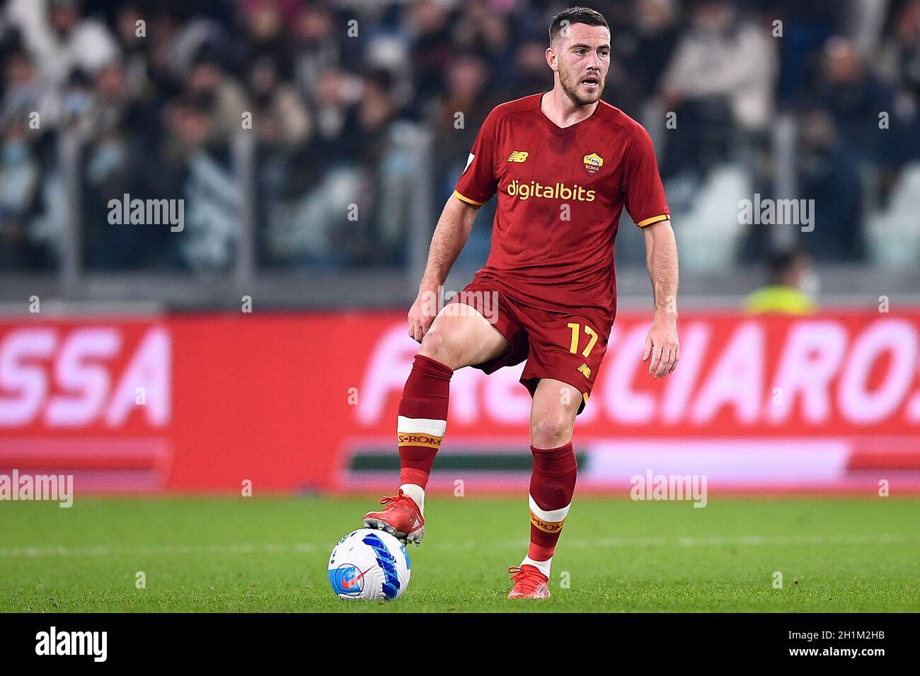 Turin, Italien. 17. Oktober 2021. Jordan Veretout von AS Roma in Aktion während des Fußballspiels der Serie A zwischen Juventus FC und AS Roma. Kredit: Nicolò Campo/Alamy Live Nachrichten Stockfoto