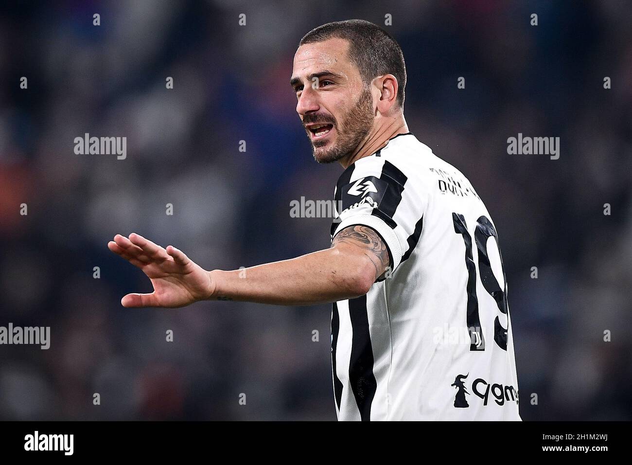 Turin, Italien. 17. Oktober 2021. Leonardo Bonucci von Juventus FC Gesten während der Serie A Fußballspiel zwischen Juventus FC und AS Roma. Kredit: Nicolò Campo/Alamy Live Nachrichten Stockfoto