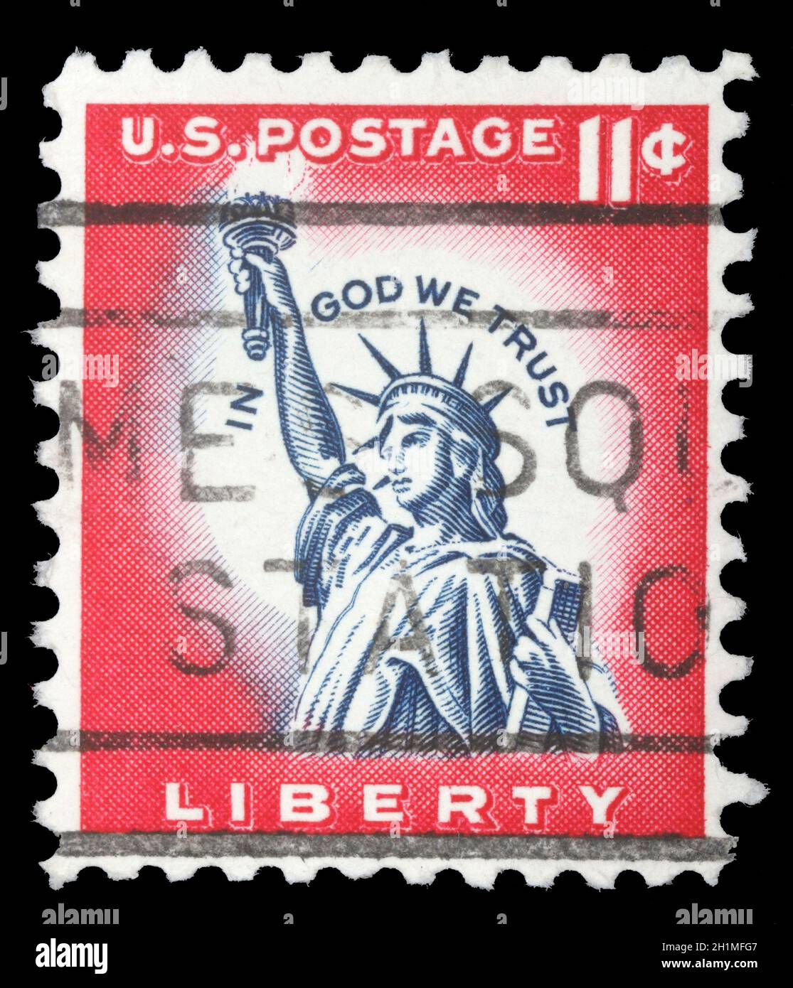 Briefmarke gedruckt in den Vereinigten Staaten Funktionen Freiheitsstatue und Inschrift In Gott, dem wir, ca. 1970 Vertrauen Stockfoto