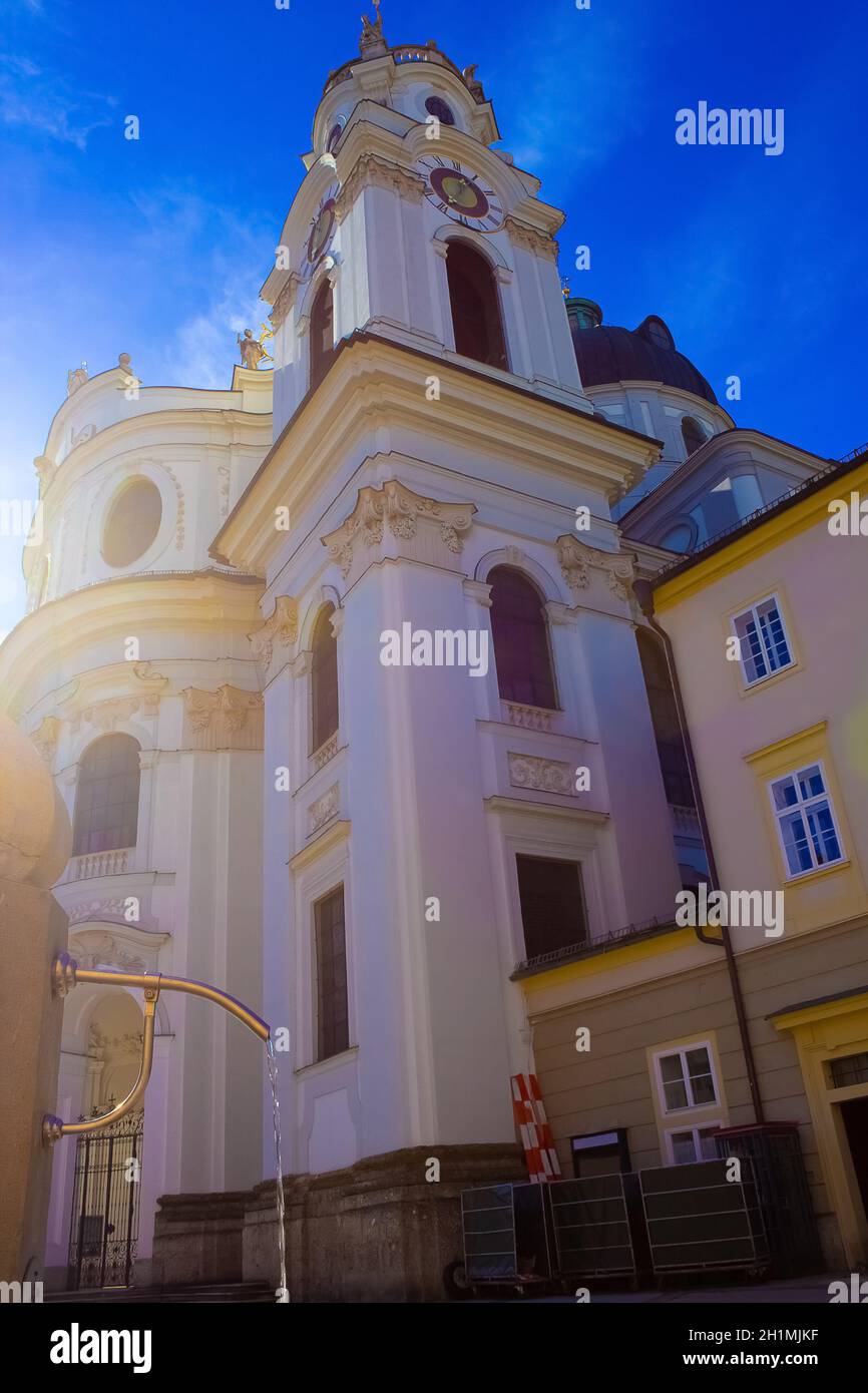 Salzburg, Österreich - Mai 01, 2017: Barocke Stiftskirche in Salzburg ist Universität Kirche. Es ist an der Universität entfernt. Kirche ist eine börsennotierte b Stockfoto