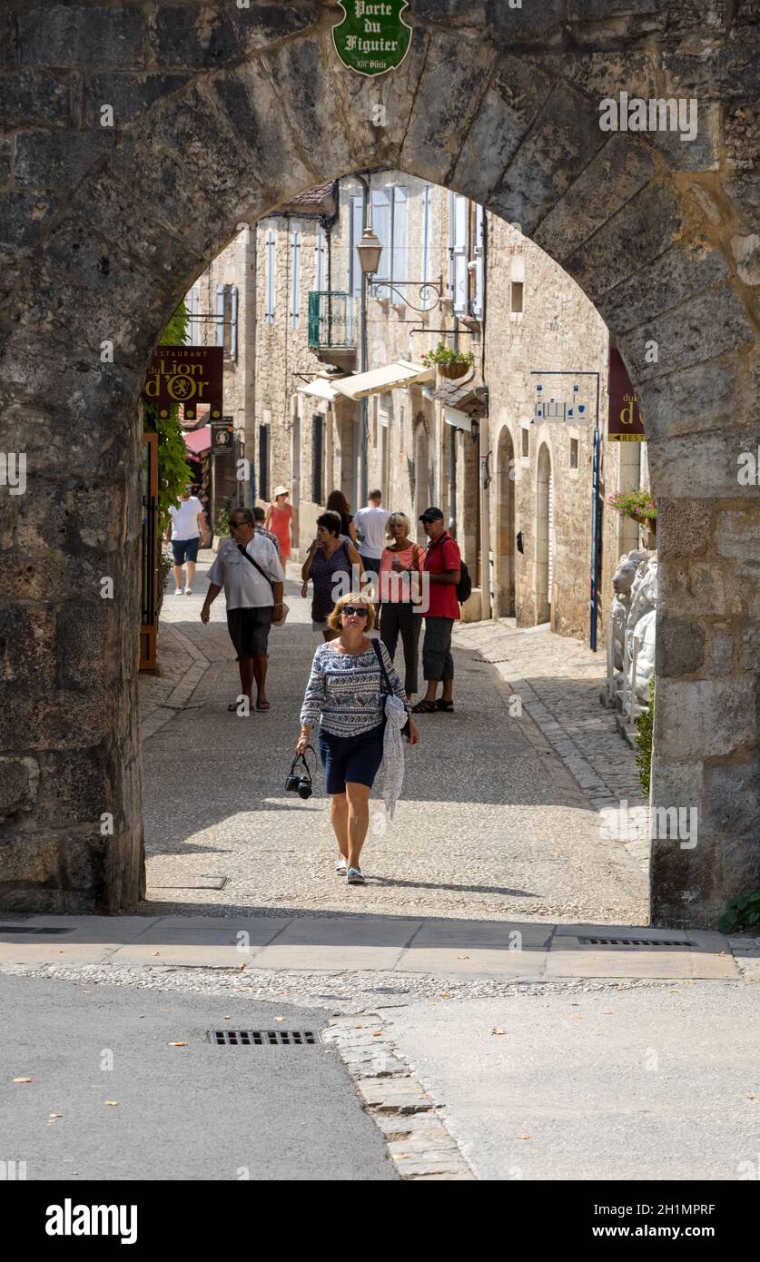 Rocamadour, Frankreich - 3. September 2018: Touristen wandern im mittelalterlichen Zentrum von Rocamadour. Frankreich Stockfoto