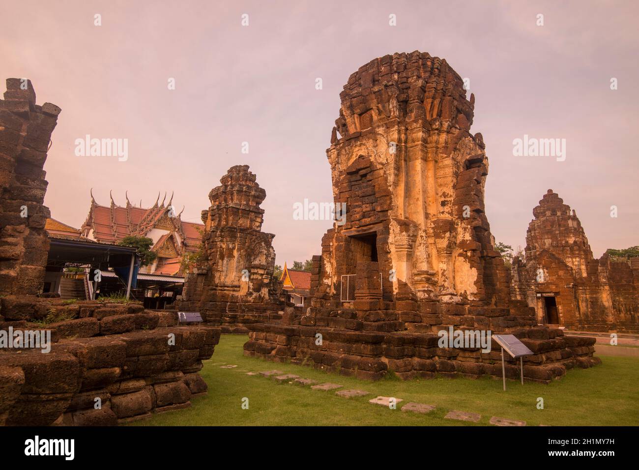 Die Ruinen des Wat Kamphaeng Laeng Tempels in der Stadt Phetchaburi oder Phetburi in der Provinz Phetchaburi in Thailand. Thailand, Phetburi, N Stockfoto