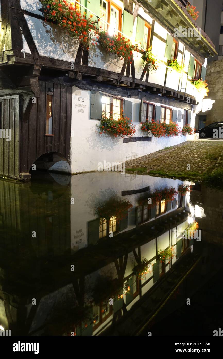 Schiefes Haus, Fachwerkhaus aus dem 15. Jahrhundert, aufgenommen in das Guinnes-Buch der Rede als schickes Haus der Welt, Ulm, Baden-Württemberg, Stockfoto