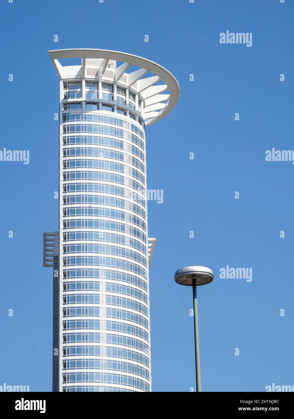 DZ Bank Tower von der Raolway-Station Francfort Main - Frankfurt am Main aus gesehen Stockfoto