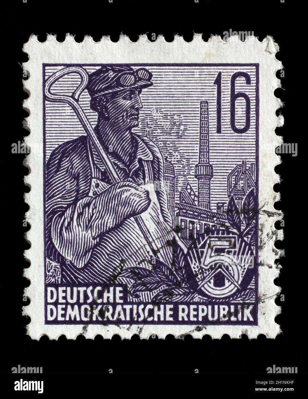 Briefmarke gedruckt in der DDR, zeigt eine Arbeitskraft, Serie fünf-Jahres-Plan, ca. 1955 Stockfoto