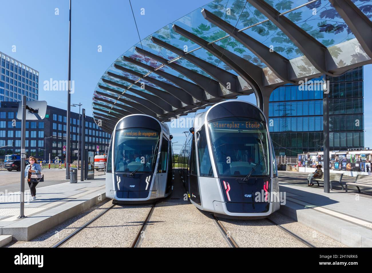 Luxemburg - 24. Juni 2020: Tram Luxtram Zug öffentliche Verkehrsmittel Luxexpo Bahnhof in Luxemburg. Stockfoto
