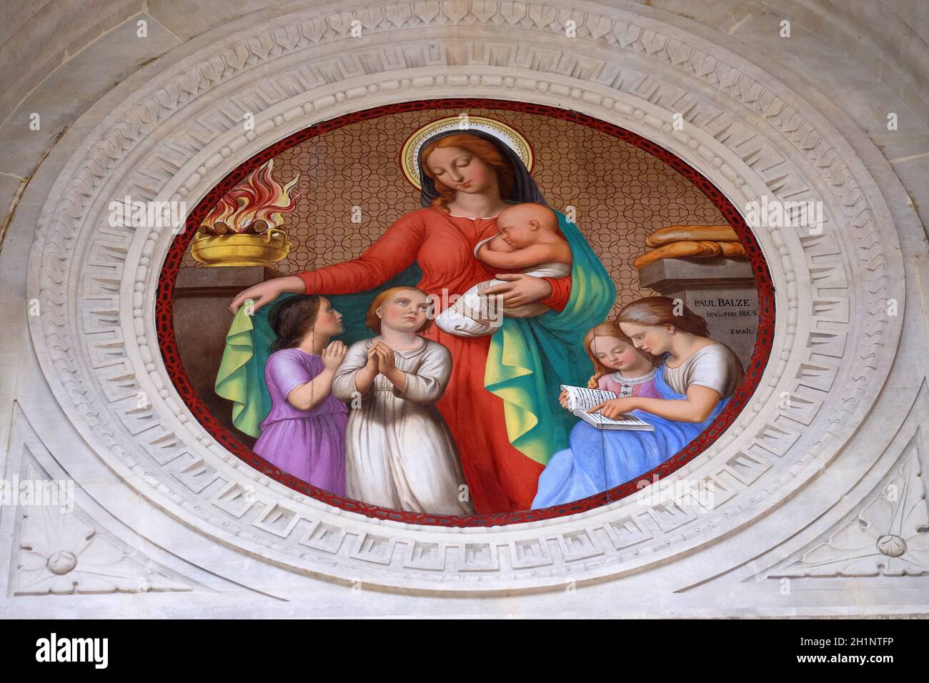 Medaillon des Portals steht für Nächstenliebe, der Heilige Augustinus Kirche in Paris, Frankreich Stockfoto