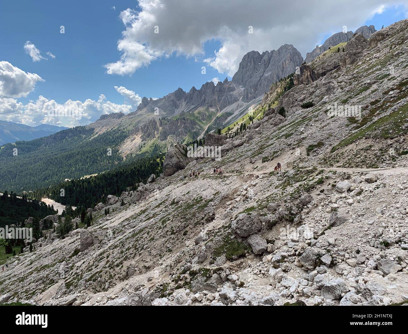 Rosengarten-Gruppe in den Dolomiten. Die Dolomiten sind ein Gebirgsmassiv im Nordosten Italiens. Sie sind Teil der südlichen Kalkalpen und erstrecken sich Stockfoto