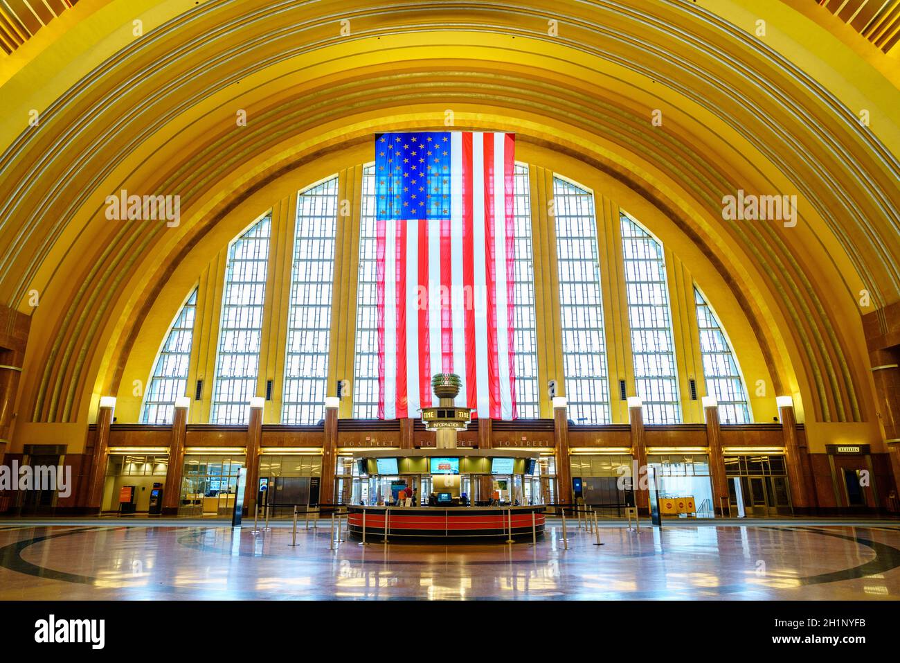 Cincinnati, Ohio, 29. August 2020: Zentrale Halle (die Rotunde) eines historischen Cincinnati Union Terminal Gebäudes, in dem sich das Cincinnati Museum Center befindet Stockfoto