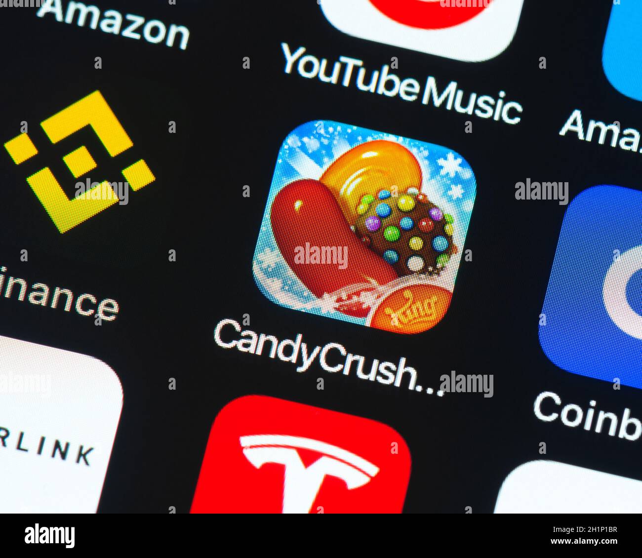 BAYONNE, FRANKREICH - CIRCA JANUAR 2021: App-Symbol von Candy Crush Saga auf dem Apple iPhone-Bildschirm. Candy Crush Saga ist ein kostenloses Puzzle-Videospiel. Stockfoto