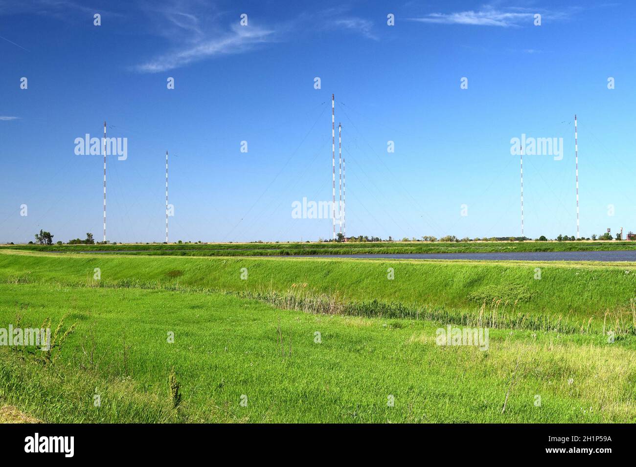 Arbeitsbühnen für die Übertragung von Radiowellen im langwelligen Bereich. Mittel der Kommunikation mit u-Booten. Stockfoto