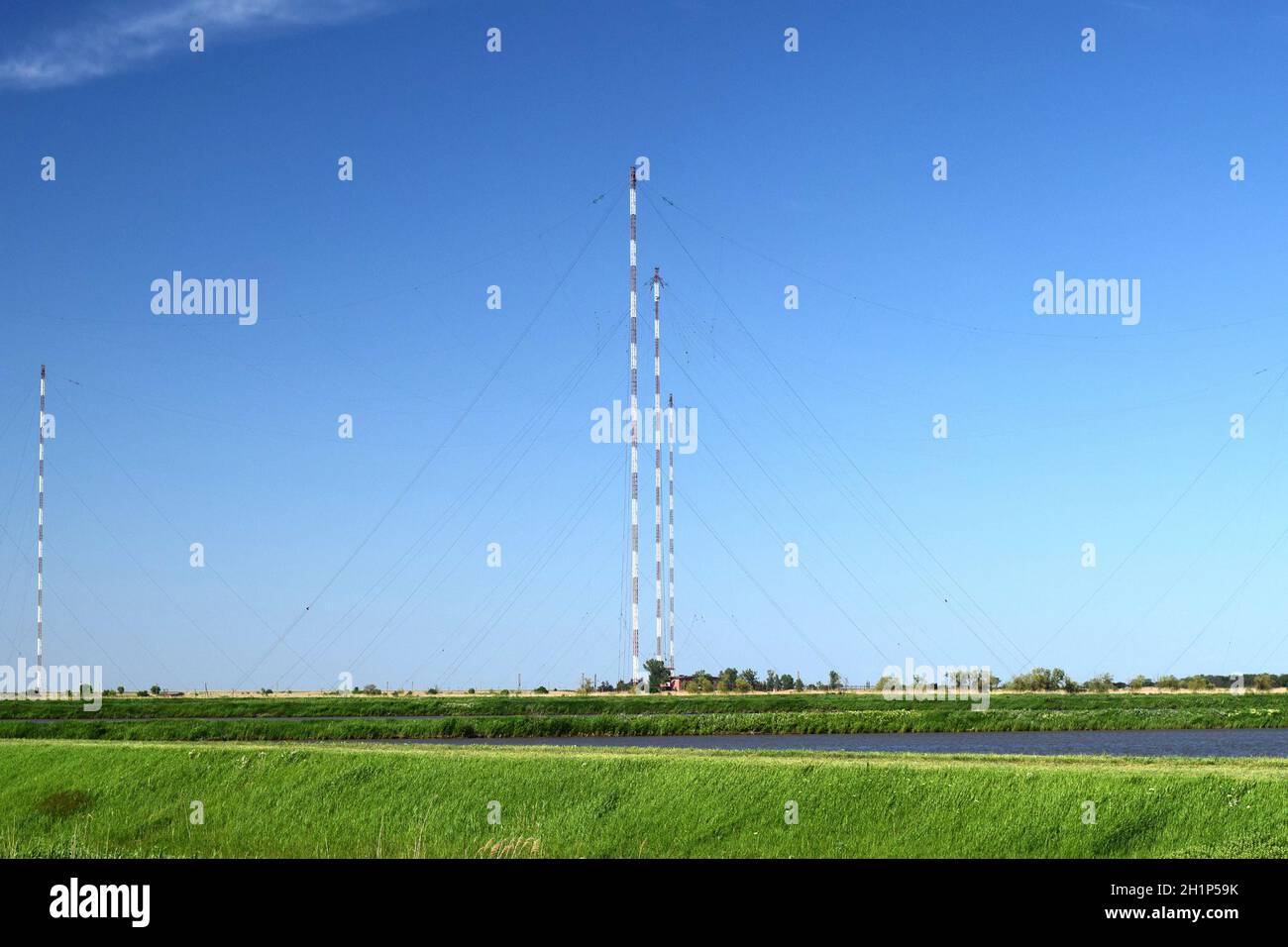 Arbeitsbühnen für die Übertragung von Radiowellen im langwelligen Bereich. Mittel der Kommunikation mit u-Booten. Stockfoto