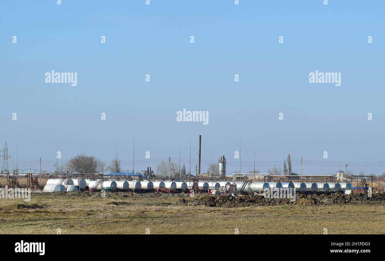 Horizontale marktfähige Petroleum Park. Die Ausrüstung in der Raffinerie. Stockfoto
