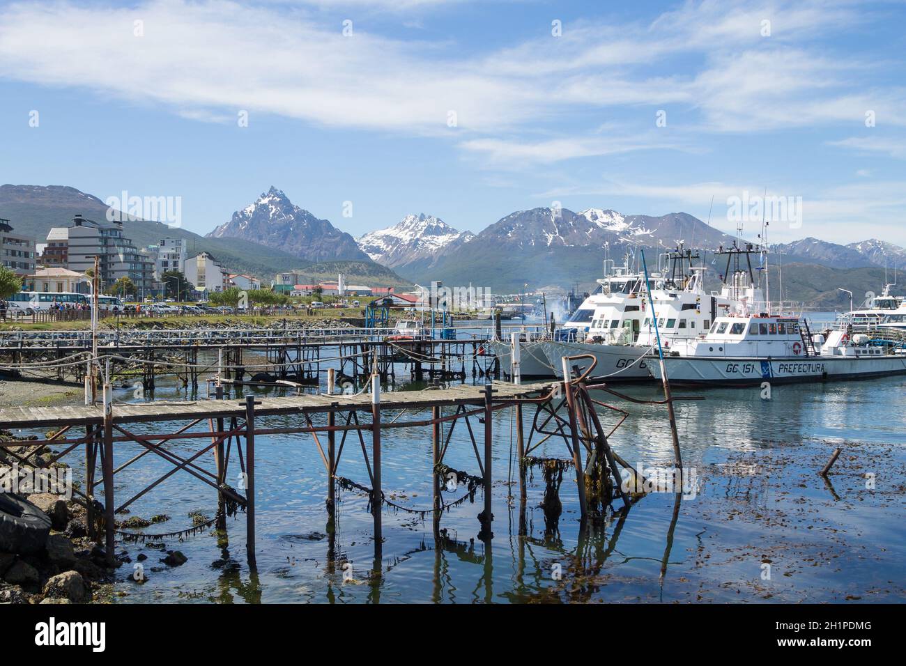 Südlichste Stadt der Welt. Ushuaia Pier am Sommertag, Argentinien Wahrzeichen Stockfoto