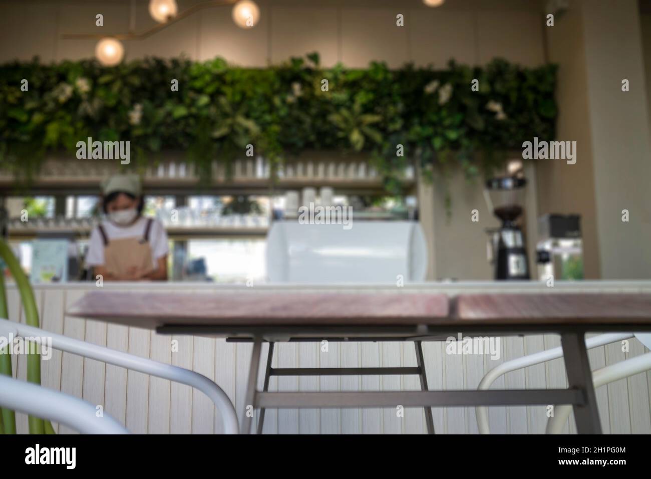 Freiluftresort Restaurant mit grünen Pflanzen, Stock Foto Stockfoto