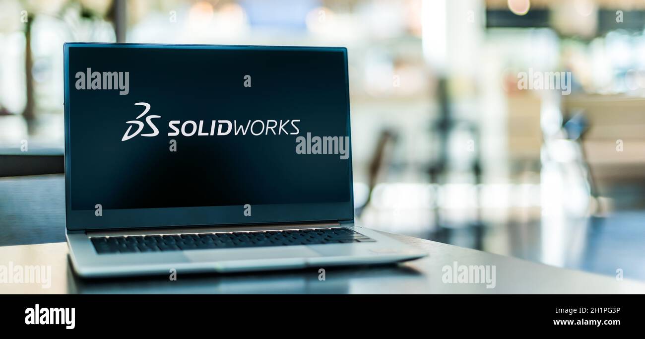 POZNAN, POL - SEP 23, 2020: Laptop-Computer mit Logo von SolidWorks, einer soliden Modellierung Computer-Aided Design (CAD) und Computer-Aided Engineering Stockfoto