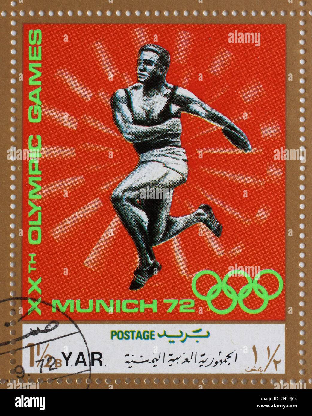 Stempel, gedruckt in der Arabischen Republik Jemen zeigt Wettbewerb im Diskuswerfen, Olympischen Spiele in München, ca. 1972 Stockfoto