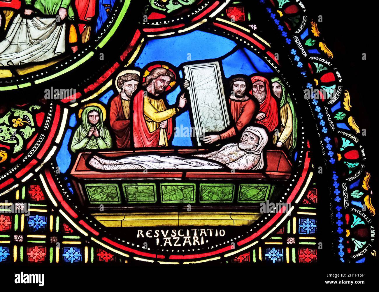 Auferweckung des Lazarus, die Glasfenster von St. Germain-l'Auxerrois Kirche in Paris, Frankreich Stockfoto