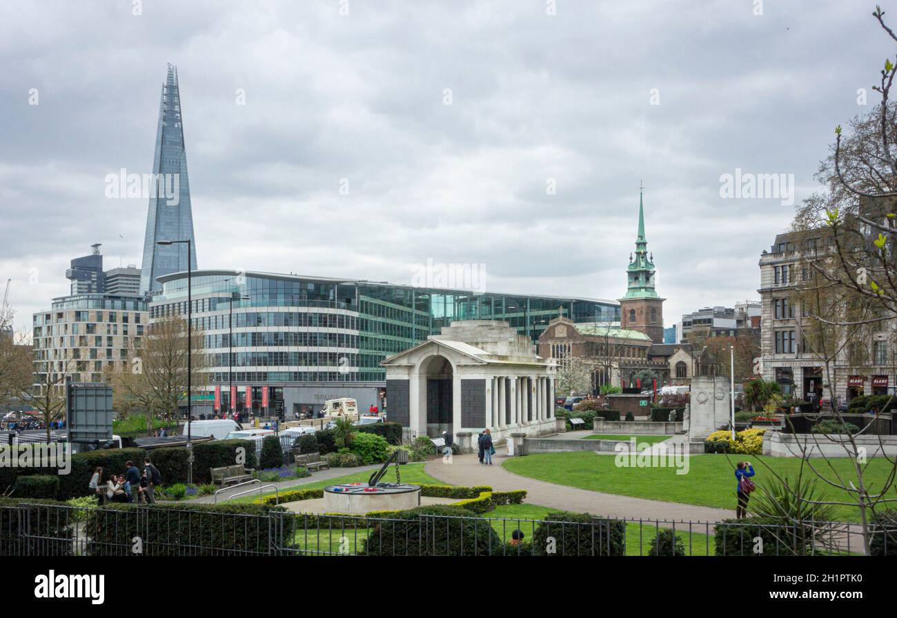 Blick auf die Trinity Square Gardens, London, Großbritannien Stockfoto