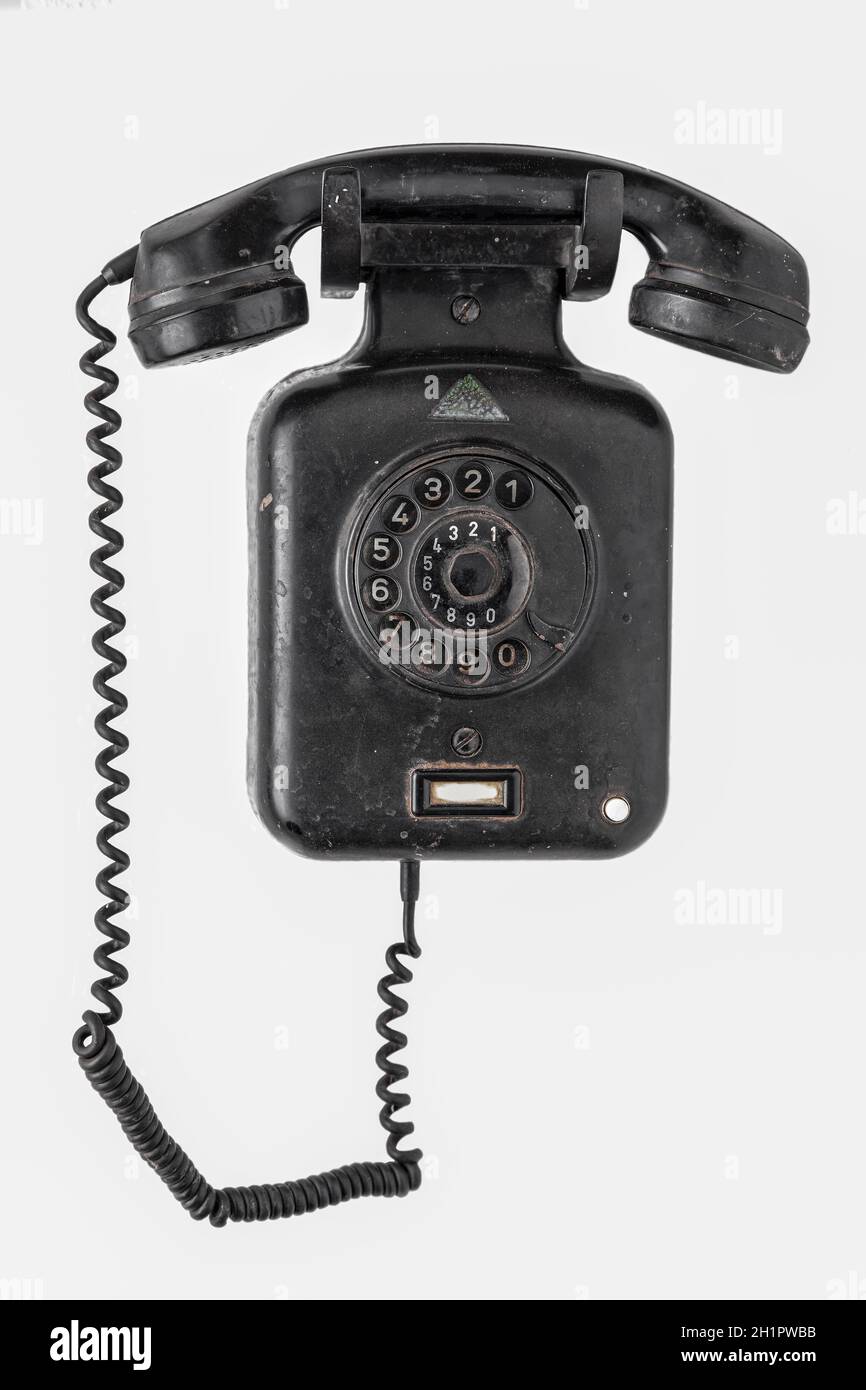 Altes Bakelit-Telefon auf weißem Hintergrund Stockfoto