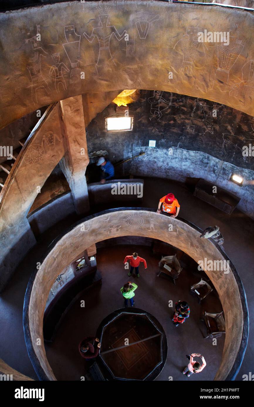 Im Inneren der historischen Wachturm (1932), Desert View, East Rim Drive, Grand Canyon National Park, Arizona, USA - fisheye Stockfoto