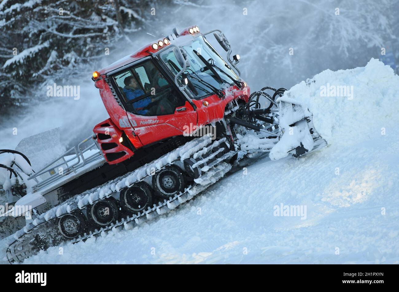 Pistengerät im Salzkammergut (Salzkammergut, Bezirk Gmunden, Oberösterreich, Österreich) - Schneegroomer im Salzkammergut (Salzkammergut, Gmunden D Stockfoto