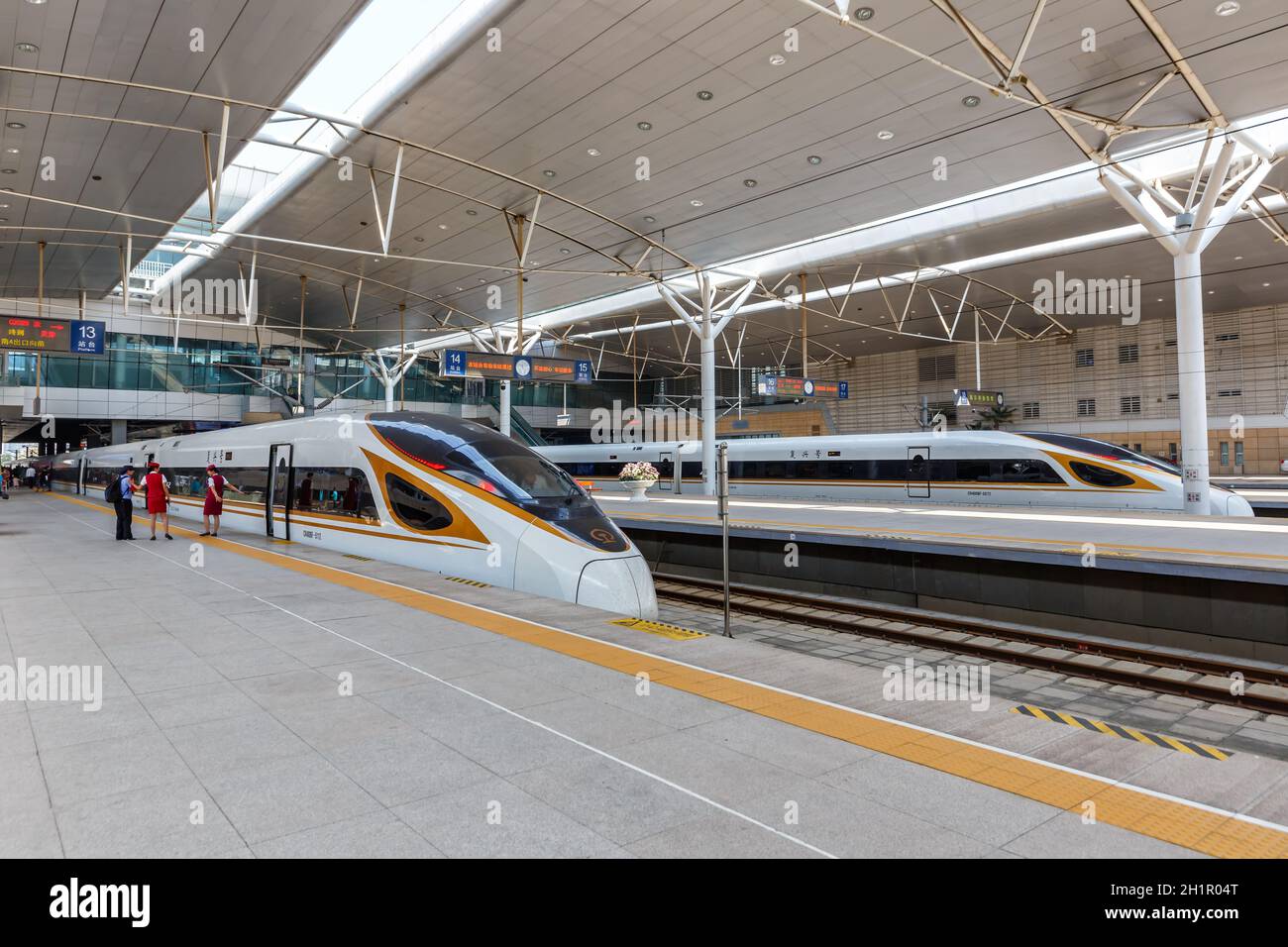 Tianjin, China - 29. September 2019: Fuxing Hochgeschwindigkeitszüge Tianjin Bahnhof in China. Stockfoto