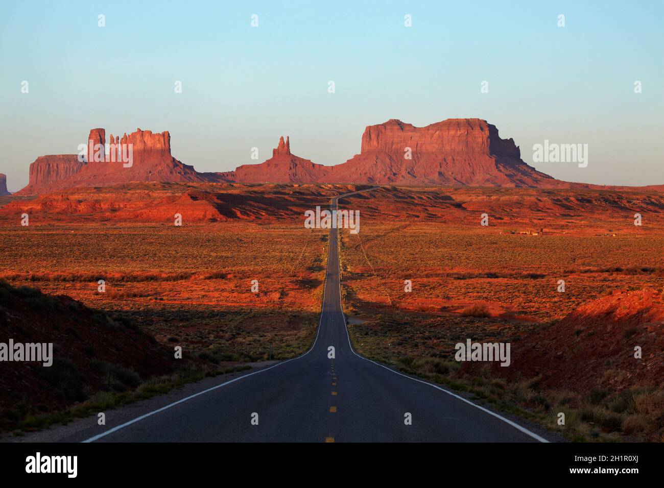 US Route 163 Richtung Monument Valley Navajo Nation, Utah, in der Nähe der Grenze zu Arizona, USA Stockfoto