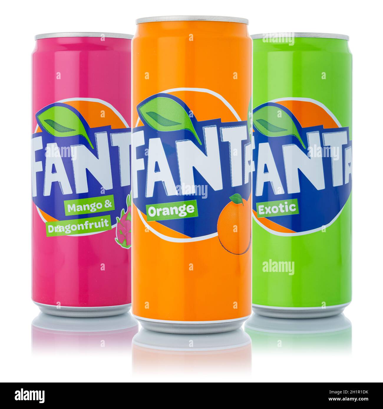 Stuttgart, 11. Januar 2021: Limonade-Softdrinks von Fanta in Dosen, isoliert auf weißem Hintergrund in Stuttgart. Stockfoto