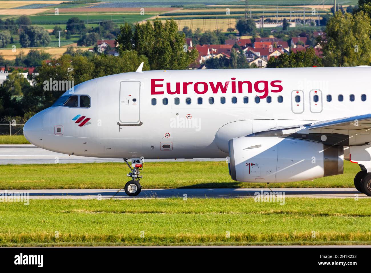 Stuttgart, 9. Juli 2020: Eurowings Airbus A319 am Flughafen Stuttgart (STR) in Deutschland. Airbus ist ein europäischer Flugzeughersteller BA Stockfoto