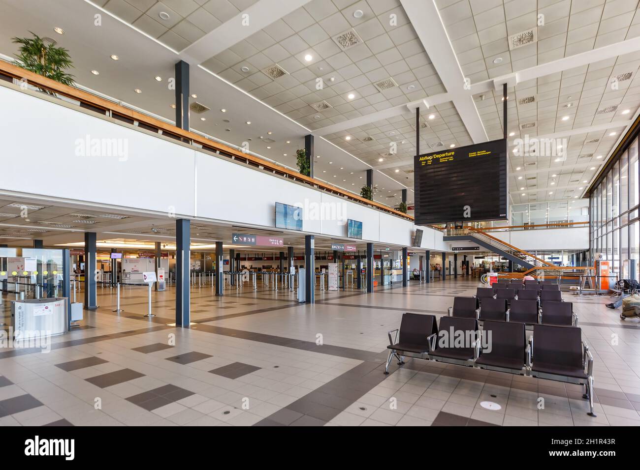 Berlin, Deutschland - 20. August 2020: Berlin Schönefeld SXF Airport Terminal in Deutschland. Stockfoto
