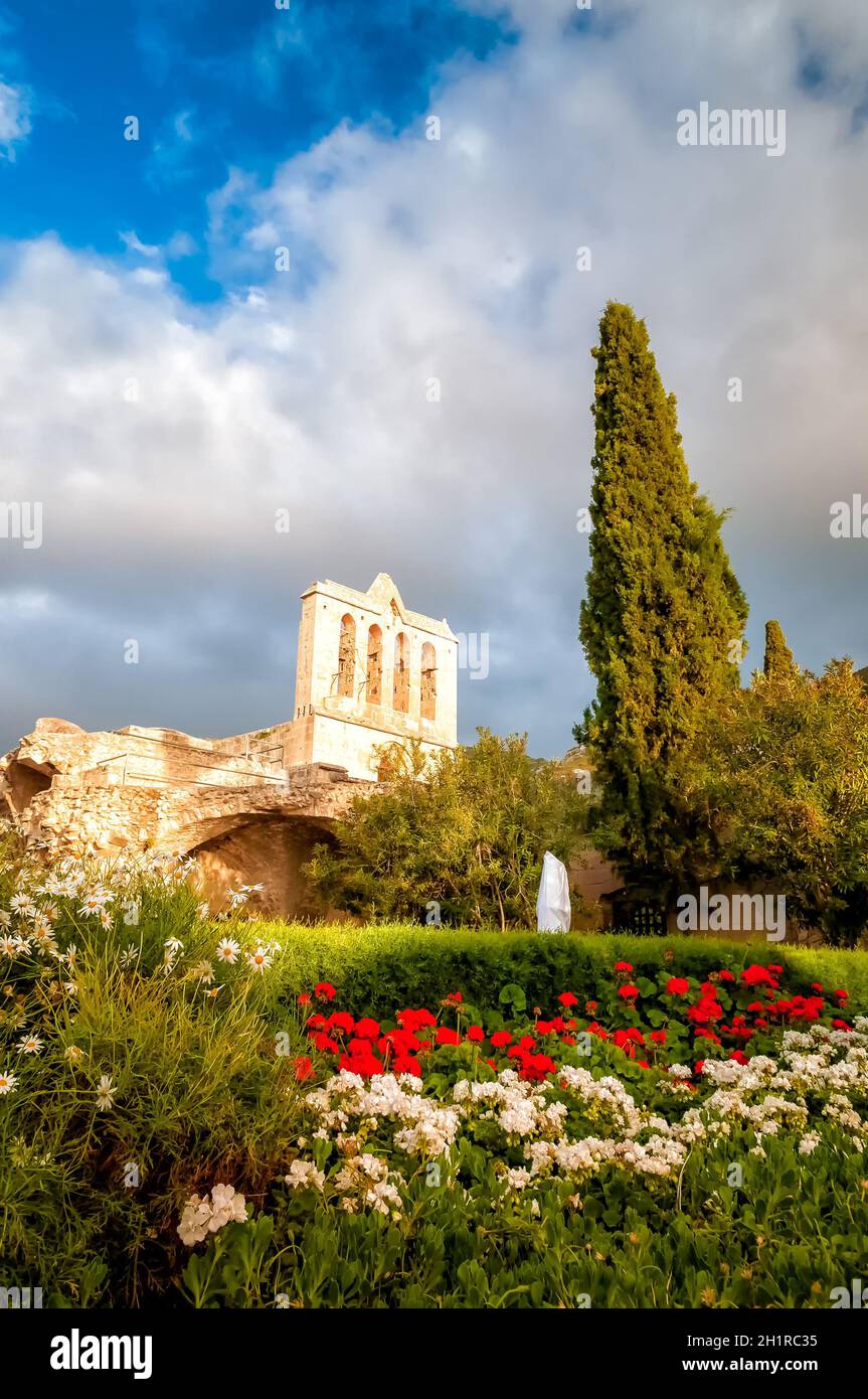 Blick auf die mittelalterliche Abbaye von Bellapais. Bezirk Kyrenia, Zypern Stockfoto