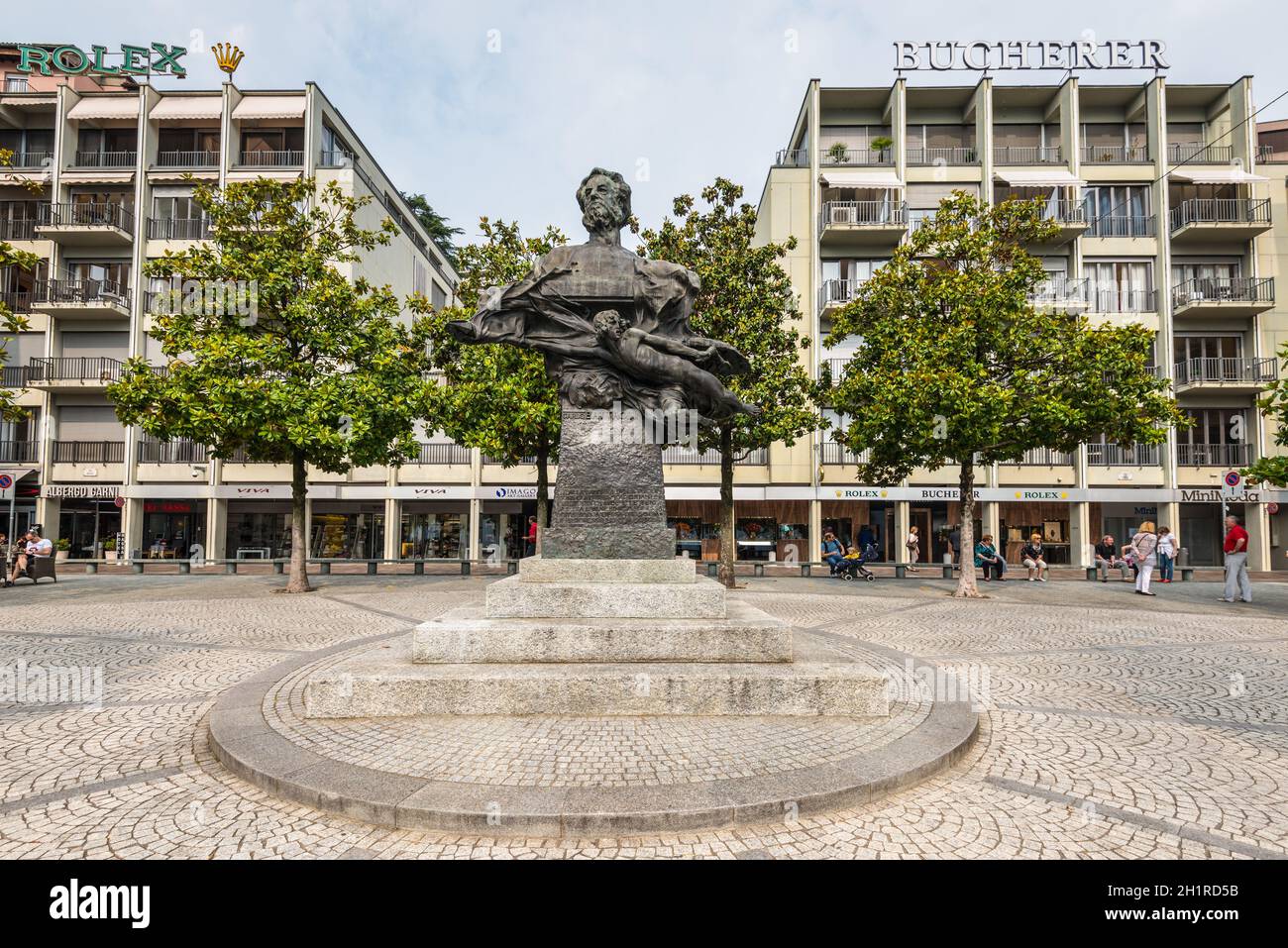Lugano, Schweiz - 28. Mai 2016: Denkmal von Carlo Battaglini im Zentrum von Lugano. Carlo Battaglini war ein Schweizer Politiker. Stockfoto