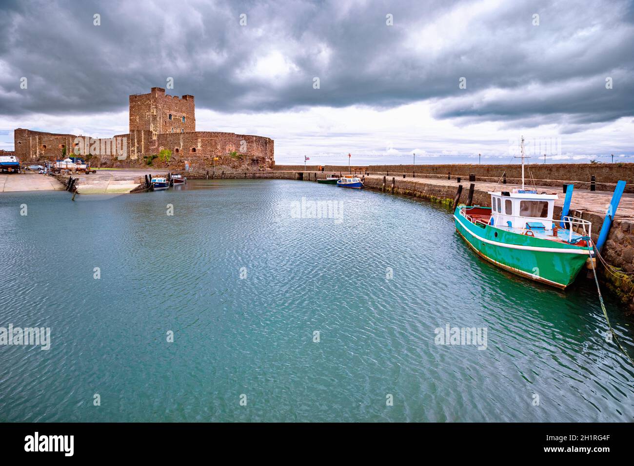 Mittelalterliches Anglo Norman Carrickfergus Castle und Dock in der Nähe von Belfast, Nordirland, Großbritannien Stockfoto