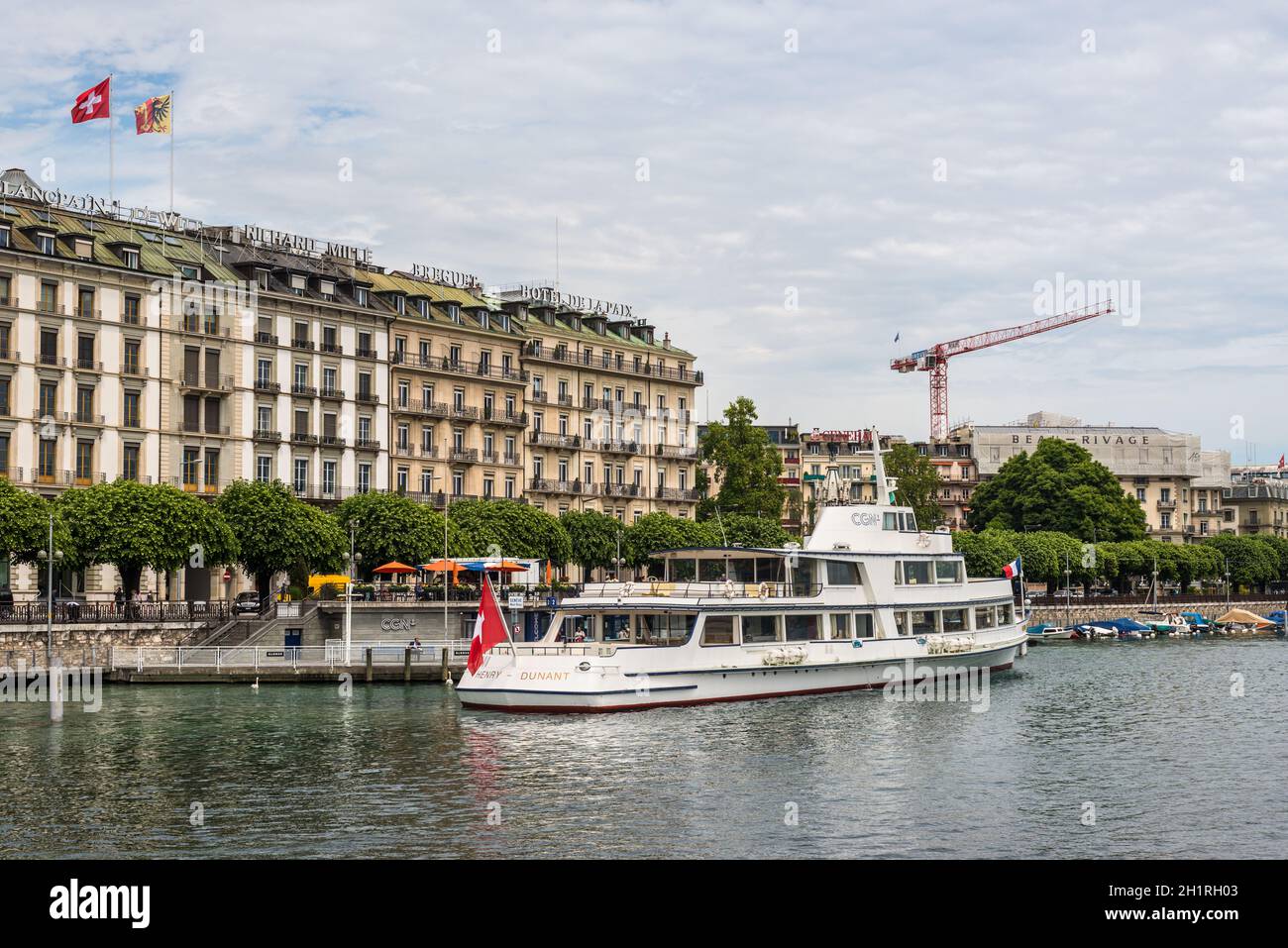 Genf, Schweiz - 25. Mai 2016: Kreuzfahrtschiff benannt - Henry Dunant vom Gründer des Internationalen Komitees des Roten Kreuzes, Organisation des Roten Kreuzes BA Stockfoto