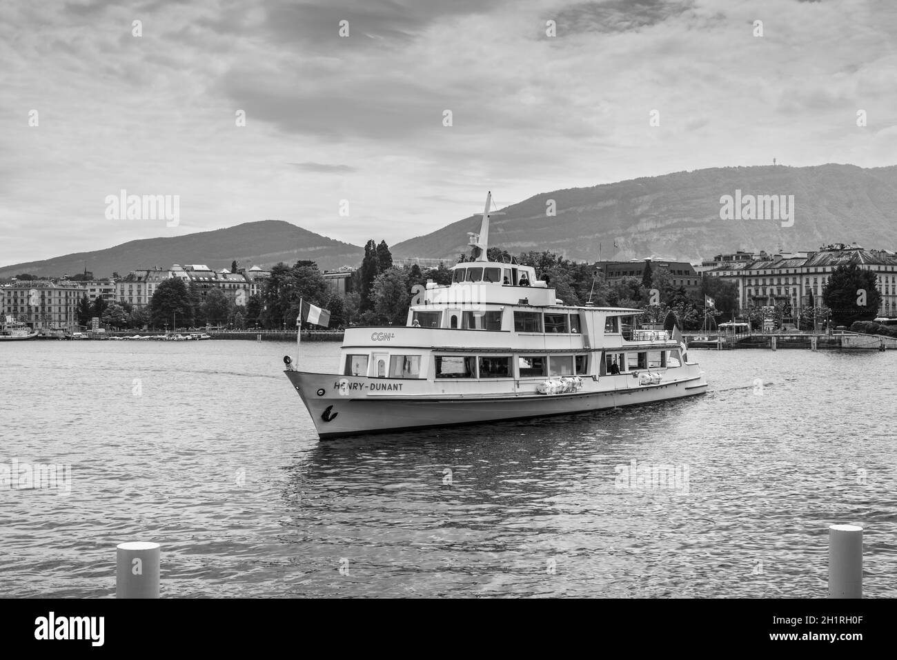 Genf, Schweiz - 25. Mai 2016: Kreuzfahrtschiff benannt - Henry Dunant vom Gründer des Internationalen Komitees des Roten Kreuzes, Organisation des Roten Kreuzes BA Stockfoto