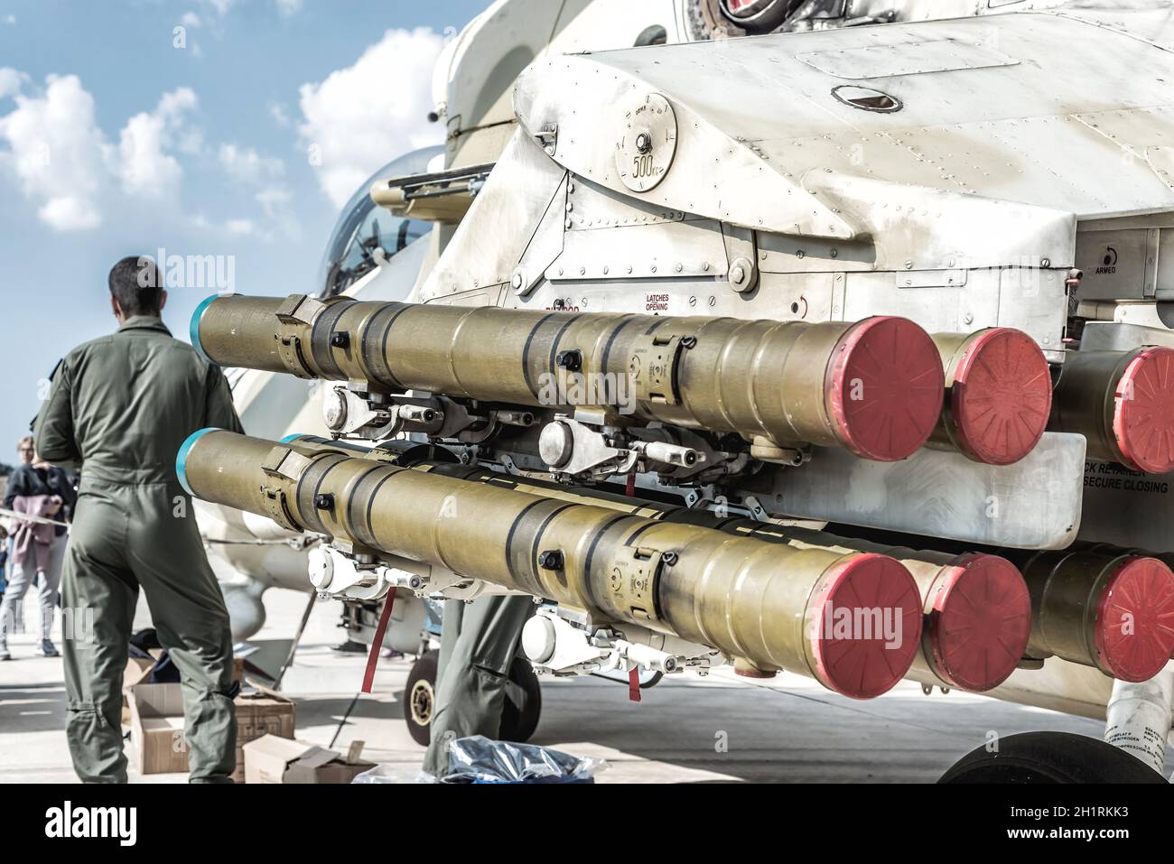 Raketen auf einem Militärhubschrauber Stockfoto