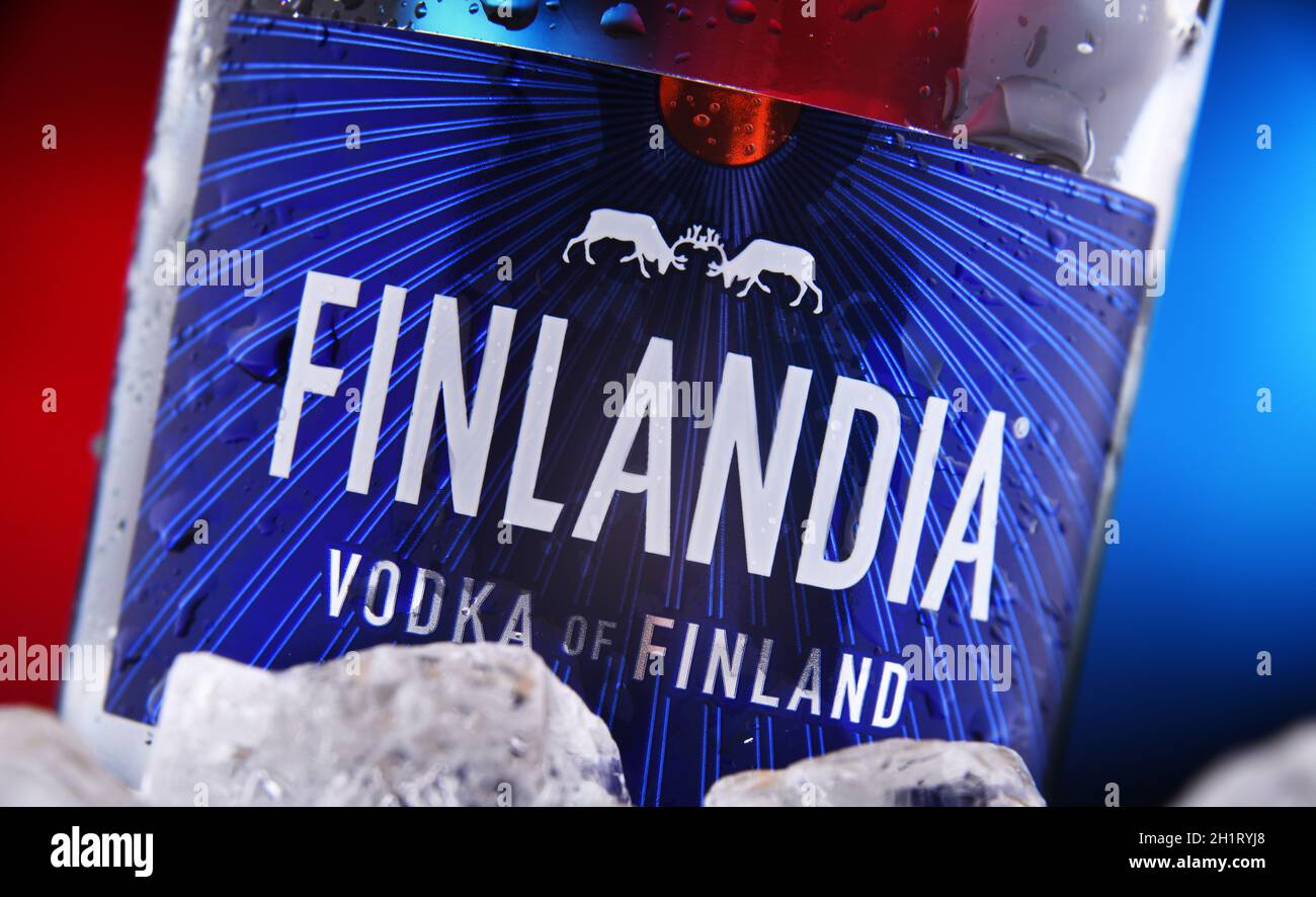 POZNAN, POL - 28. JAN 2021: Flasche Finlandia, eine Marke finnischer Wodka im Besitz der Brown-Forman Corporation und in 135 Ländern vertrieben. Stockfoto