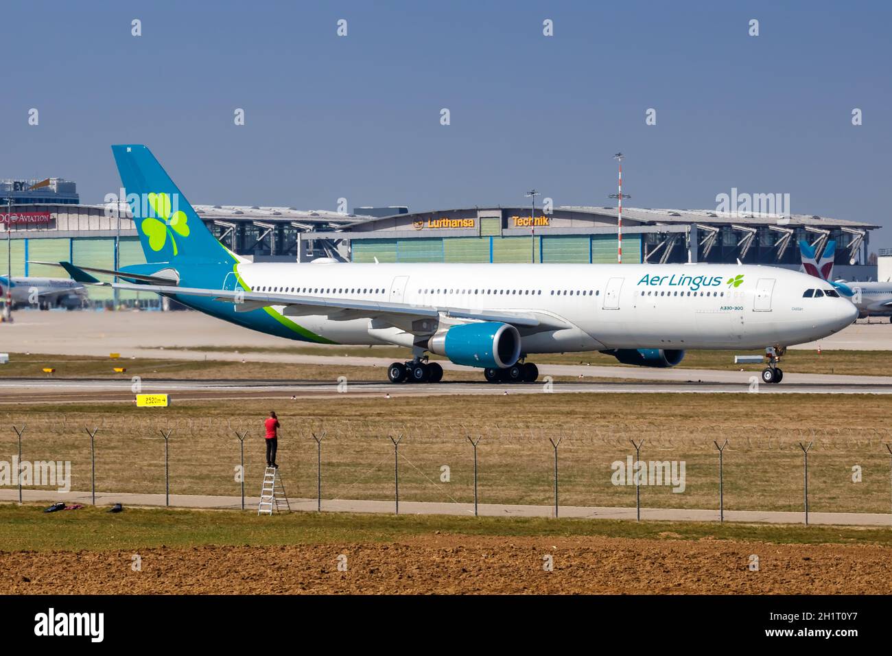 Stuttgart, 24. März 2021: Aer Lingus Airbus A330-300 am Stuttgarter Flughafen (STR) in Deutschland. Stockfoto