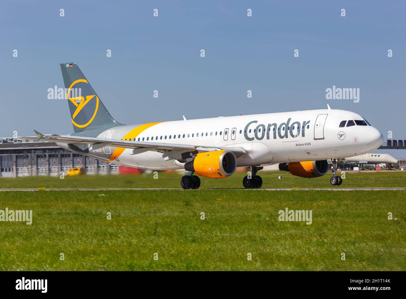 Stuttgart, 8. September 2021: Condor Airbus A320 am Flughafen Stuttgart (STR) in Deutschland. Stockfoto