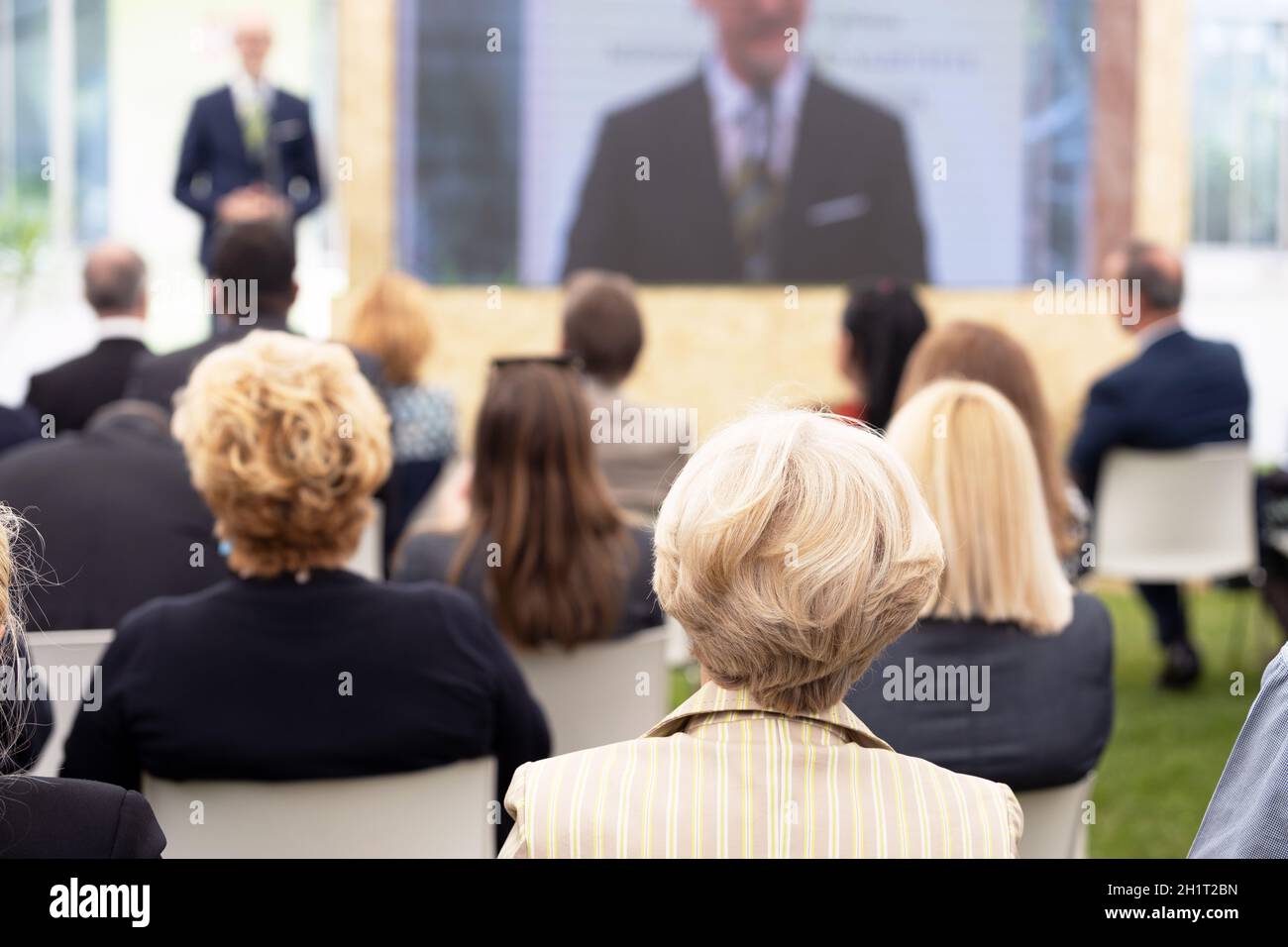 Publikum bei Geschäftspräsentation oder Fachkonferenz Stockfoto