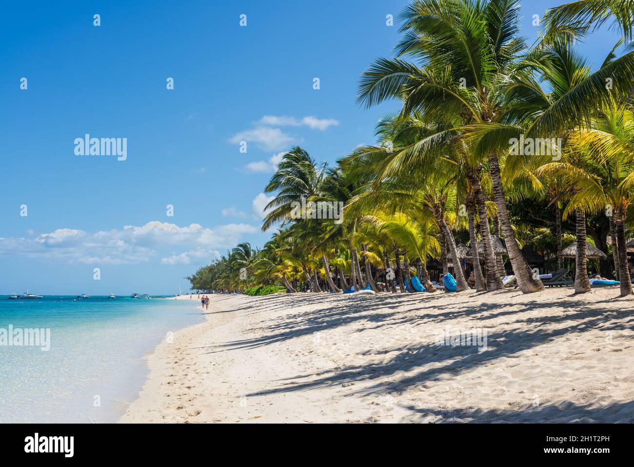 Le Morne, Mauritius - 11. Dezember 2015: Unglaublich weißen Strände der Insel Mauritius. Tropischer Urlaub in Le Morne Beach, Mauritius, einer der schönsten Stockfoto