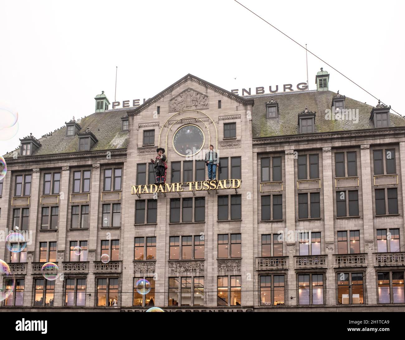 Amsterdam, Niederlande-Dezember 30, 2016: die Außenseite des Gebäudes & Cloppenburg Peek und Madame Tussaud im Laufe des Vormittags Stockfoto