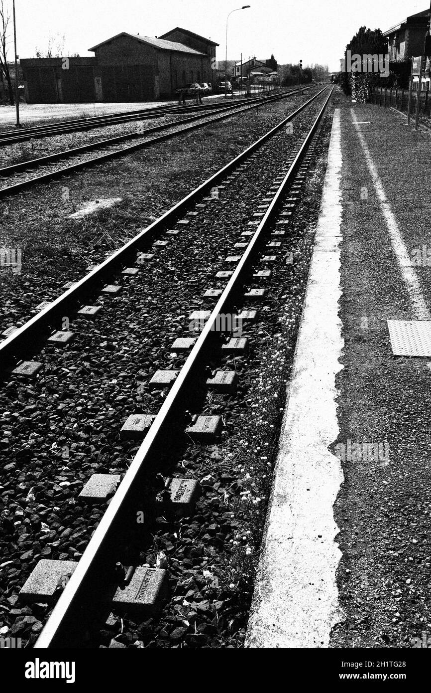 Alte Eisenbahnen des Bahnhofs Boretto, Italien im Jahre 2019. Hochwertige Fotos Stockfoto